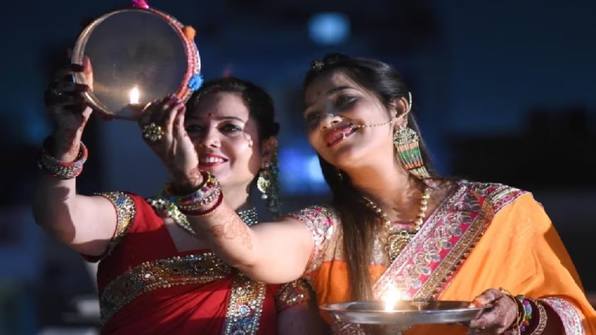 Karwa Chauth 2023: करवा चौथ कल, पूजा के लिए मिलेगा बस इतना समय, नोट करें मुहूर्त - Karwa Chauth 2023 shubh muhurt timing in india karwa chauth pujan vidhi and sargi significance tlifdu - AajTak