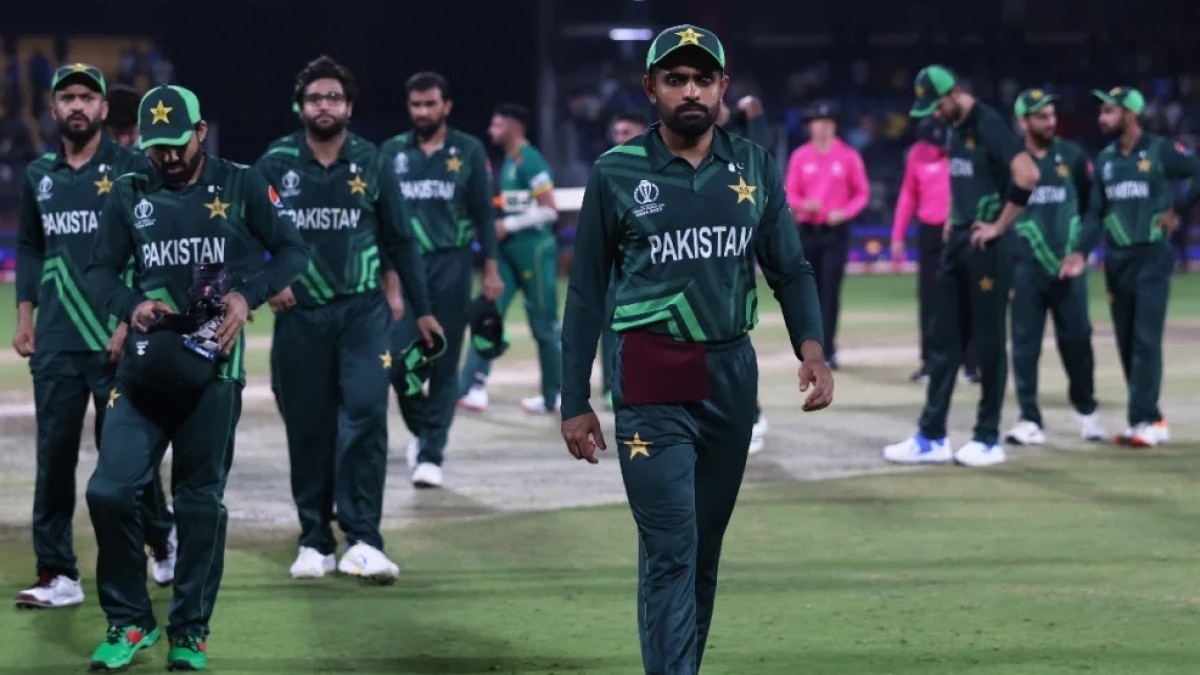 Pakistan chances for WC Semi final 2023: पाकिस्तान सेमीफाइनल की रेस से बाहर? इस समीकरण से बाबर को उम्मीद, पड़ोसी मुल्क को दुआ की दरकार
