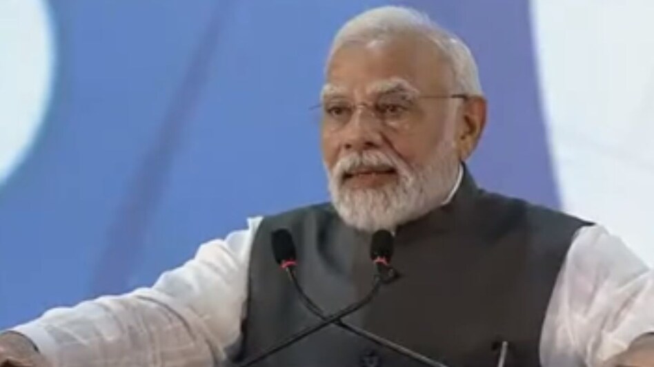 PM मोदी ने देश को पहली Rapid रेल की दी सौगात,'नमो भारत' को दिखाई हरी झंडी -PM Modi gifted the first Rapid Rail to the country, flagged off 'Namo Bharat'