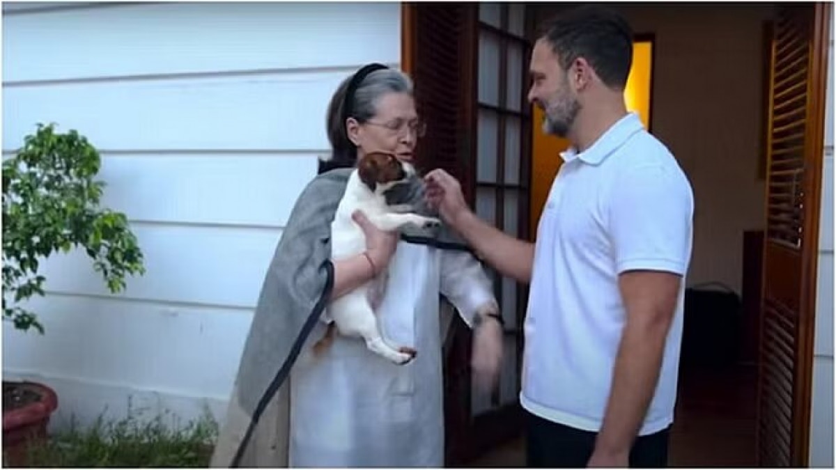 सोनिया गांधी को राहुल गांधी ने विश्व पशु दिवस पर गिफ्ट किया था