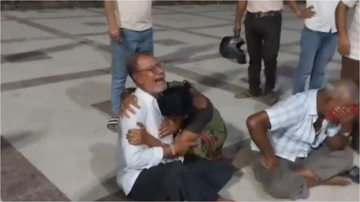 मृतक के परिजनों का रो रोकर बुरा हाल है.
