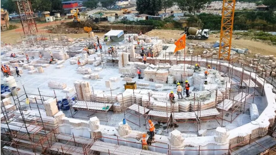 राम मंदिर के उद्घाटन में शामिल होने के लिए लोग भारी संख्या में अयोध्या में होटल बुक करवा रहे हैं