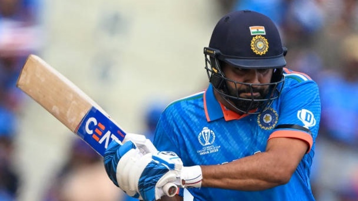 IND vs ENG, World Cup 2023: इंग्लैंड के खिलाफ काली पट्टी बांधकर उतरे टीम इंडिया के खिलाड़ी, जानें वजह