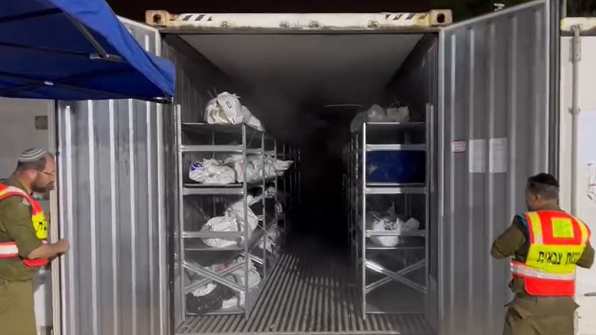 इजरायल के शूरा मिलिट्री बेस में शवों का लगा अंबार