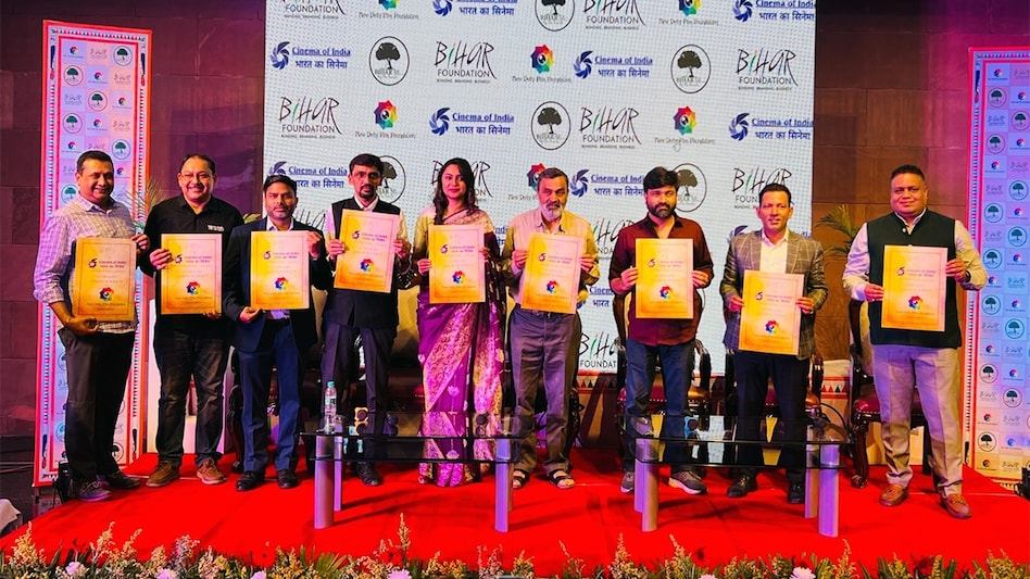 चंपारण मटन का बिहार सदन में हुआ स्क्रीनिंग, बीजिंग फिल्म फेस्टिवल के लिए हुआ शॉर्टलिस्ट 2 दुनियाभर में छाई शॉर्ट फिल्म चंपारण मटन, बीजिंग फिल्म फेस्टिवल में होगी स्क्रीनिंग! - champaran mutton movie special screening chandan roy falak khan students oscars Beijing film ...