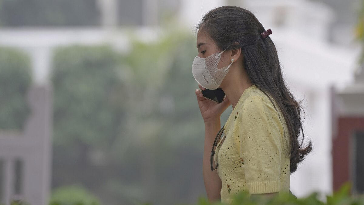 दिल्ली में बढ़ते वायु प्रदूषण के कारण बीमारियों का खतरा भी बढ़ गया है