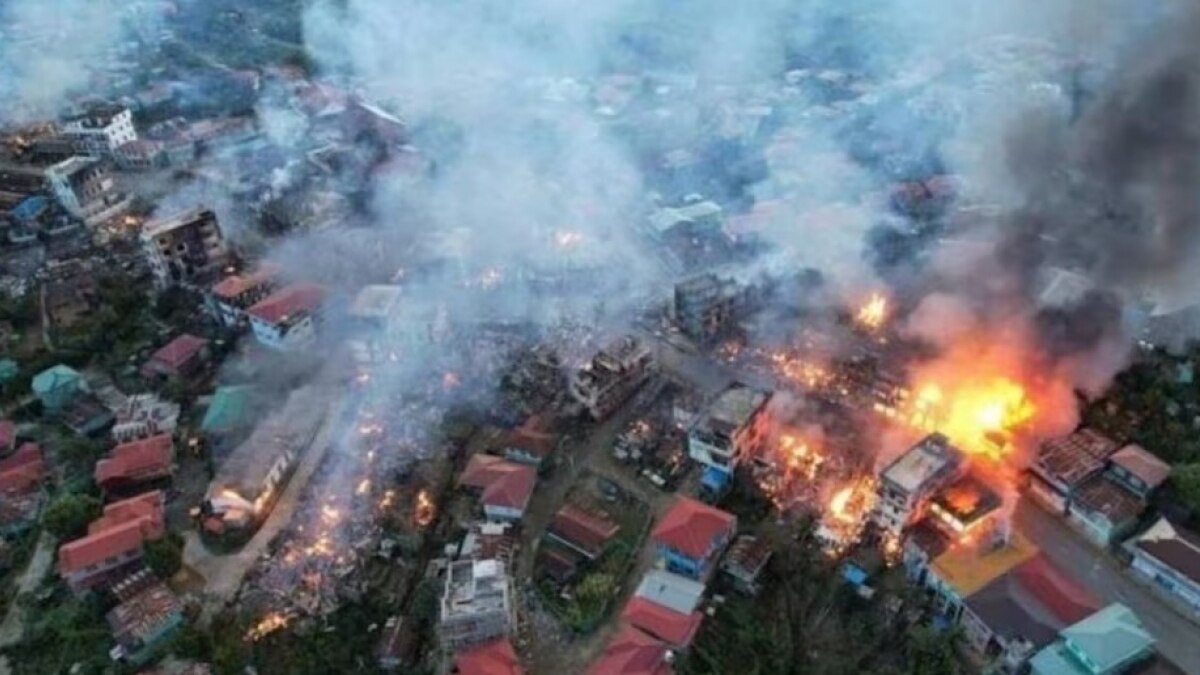 PDF के हमले में भागकर भारतीय सीमा में आए 40 सैन्य अफसरों और जवानों को भारत ने म्यांमार की सेना को सौंपा