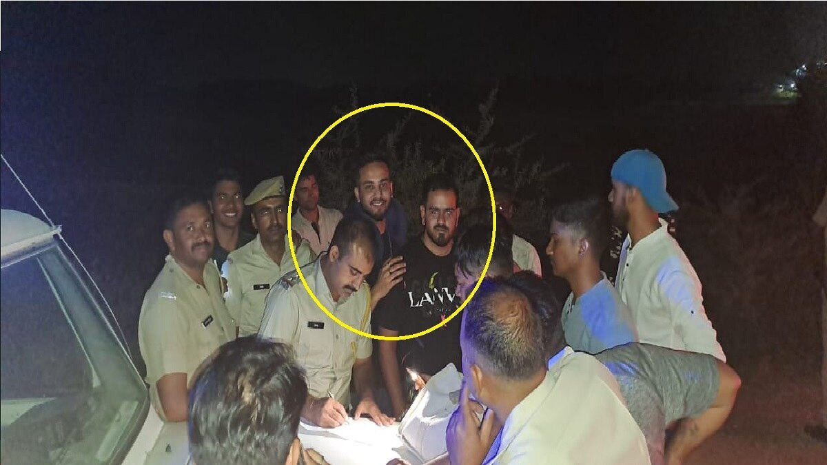 एल्विश यादव को कोटा पुलिस ने रोका था (Photo Aajtak).