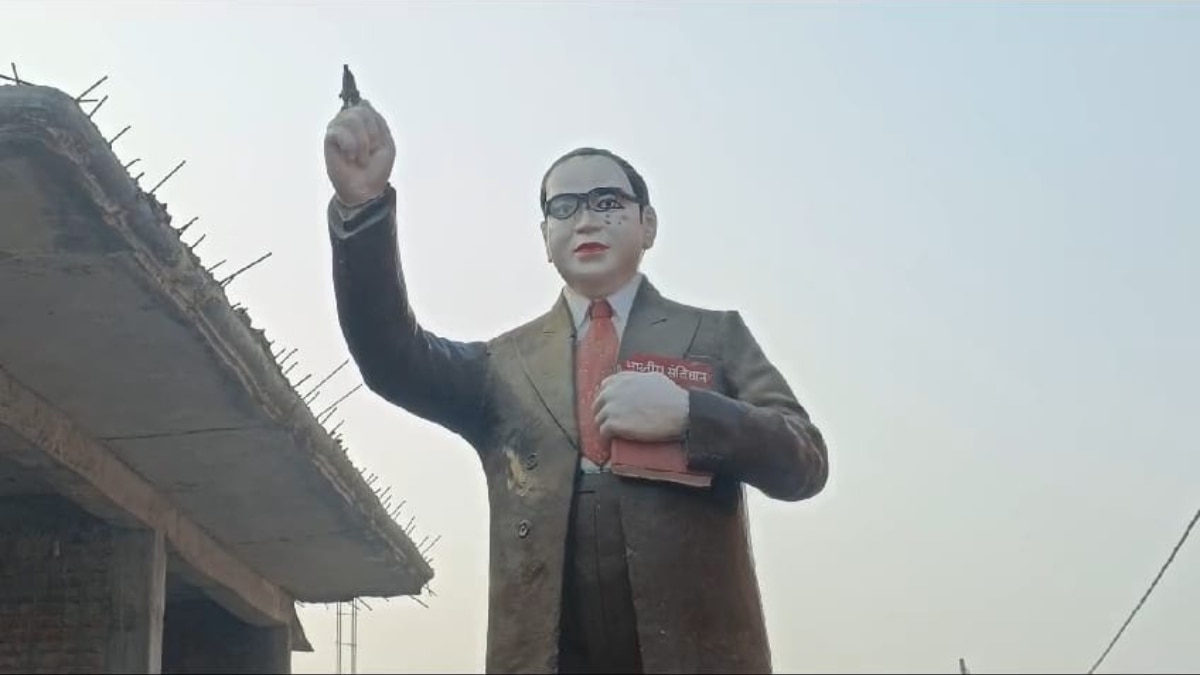 बाबा साहेब भीमराव अंबेडकर की मूर्ति.