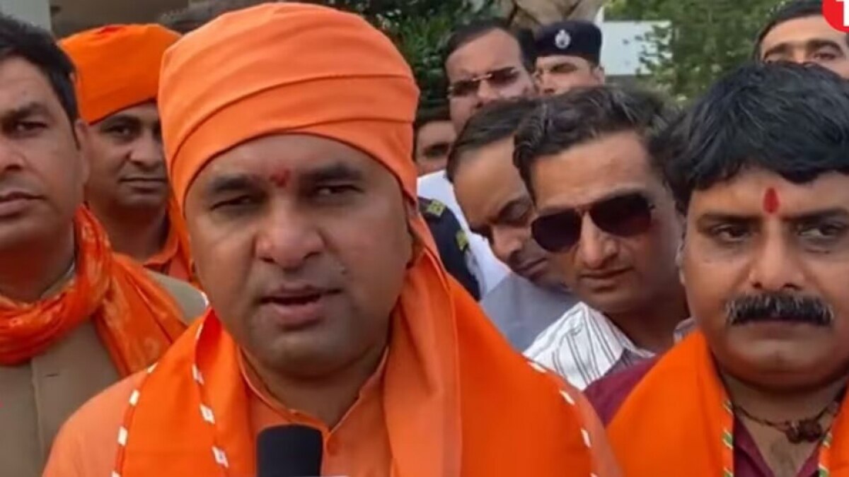 राजस्थान के बाबा बालक नाथ को बीजेपी ने प्रत्याशी बनाया है