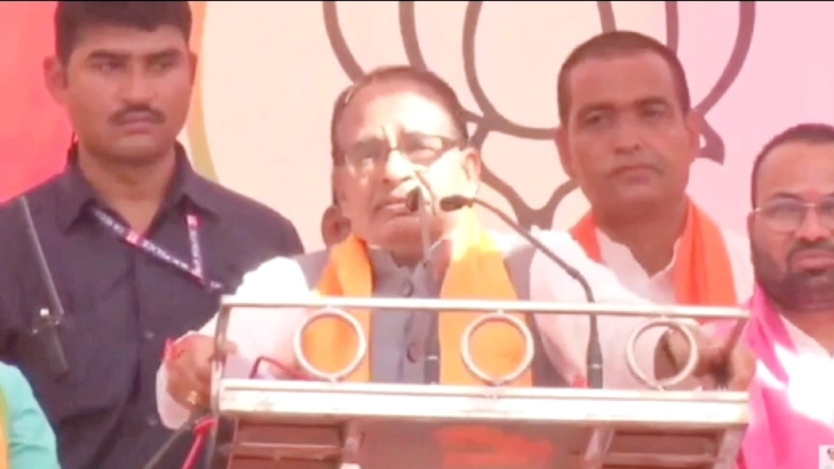 BJP उम्मीदवार के समर्थन में जनसभा को संबोधित करते CM शिवराज. 