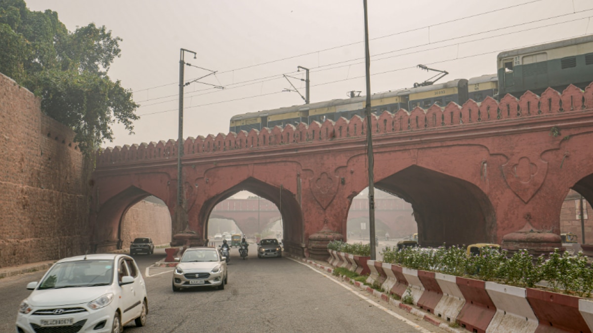 Weather Today: उत्तर-पश्चिम भारत में अभी दूर है सर्दी का सितम! जानें दिल्ली समेत देशभर के मौसम का हाल