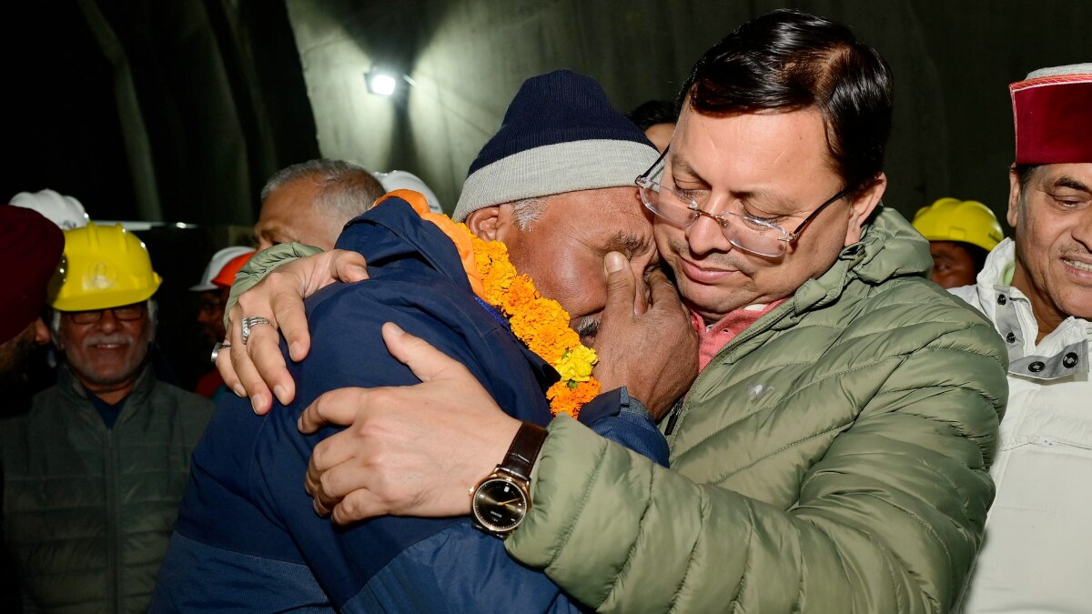 सीएम पुष्कर धामी ने उत्तराखंड में चल रहे सभी प्रोजेक्ट के रिव्यू का ऐलान किया है