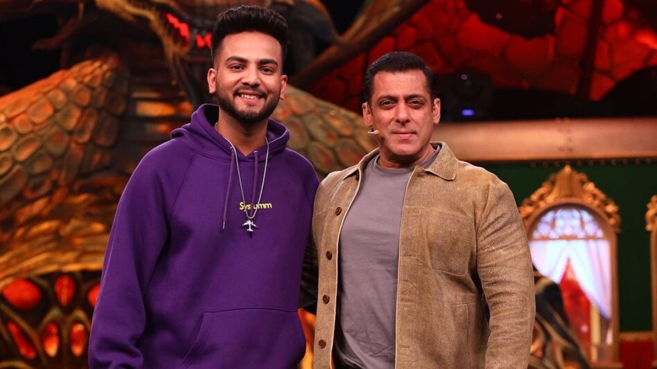 तुम भी बदल गए', सांप कांड के बीच एल्विश ने सलमान संग शेयर की फोटो, लिखा क्रिप्टिक मैसेज - Elvish Yadav Drops Photo With Salman Khan tum bhi Bahut Badal Gaye In