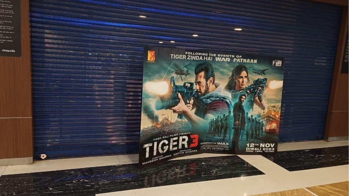 बकाए को लेकर द ग्रैंड वनिस मॉल के सिनेमा हॉल को नोएडा प्रशासन ने सील किया.