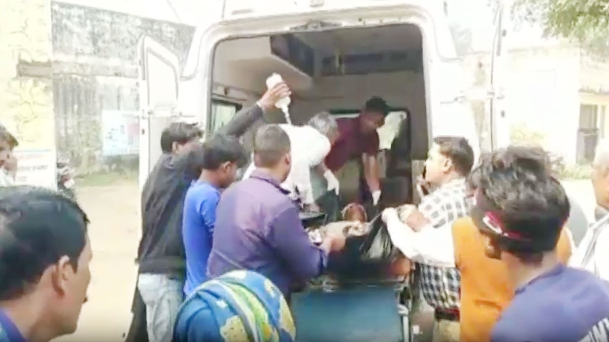 सड़क हादसे में तीन की मौत, कई घायल 