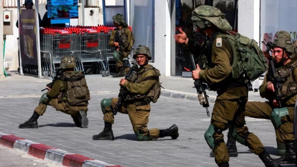 एक बंधक के बदले तीन फिलिस्तीनी कैदियों की रिहाई... पढ़ें- हमास-इजरायल में हुए 4 दिन के 'युद्ध विराम' की बड़ी बातें