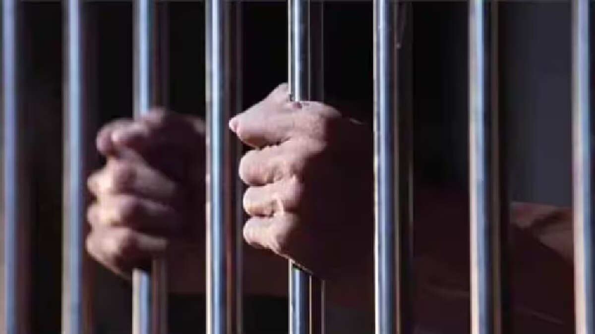 कोर्ट ने रिश्वत लेने वाले पुलिस अधिकारी को जेल भेजा (सांकेतिक फोटो)