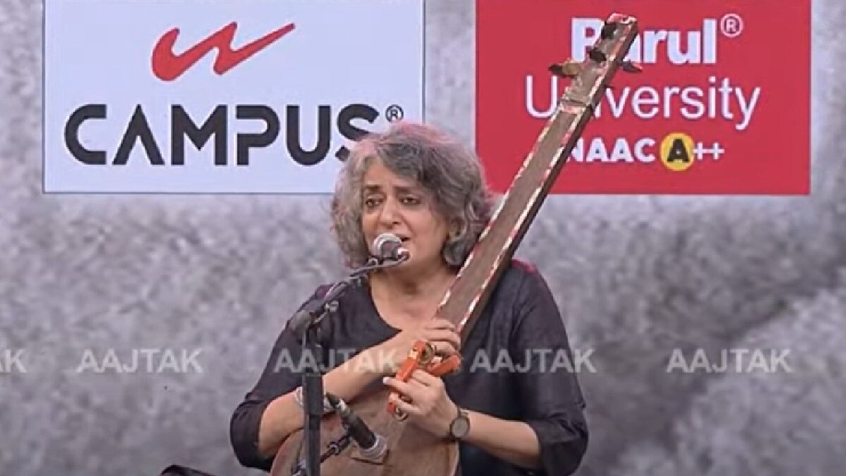 साहित्य आजतक के मंच पर शबनम विरमानी.