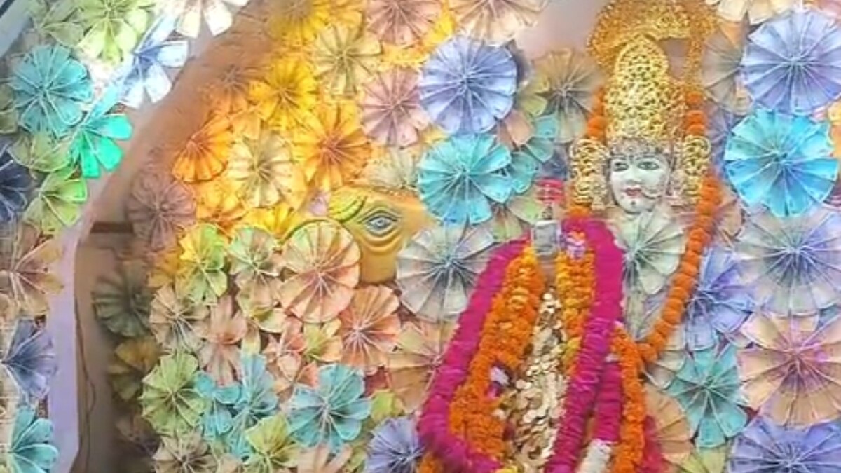 वैभव लक्ष्मी मंदिर में माता का अनोखा श्रृंगार.