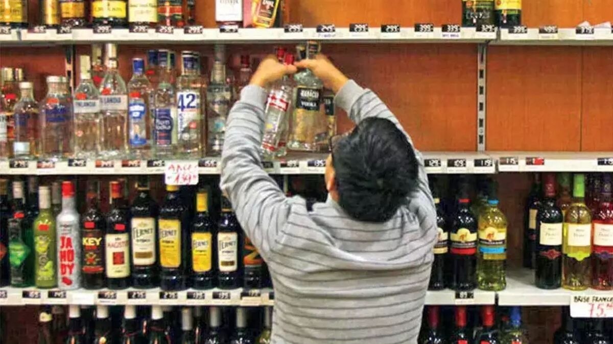 दिवाली के मौके पर दिल्ली में खूब बिकी शराब (प्रतीकात्मक तस्वीर)