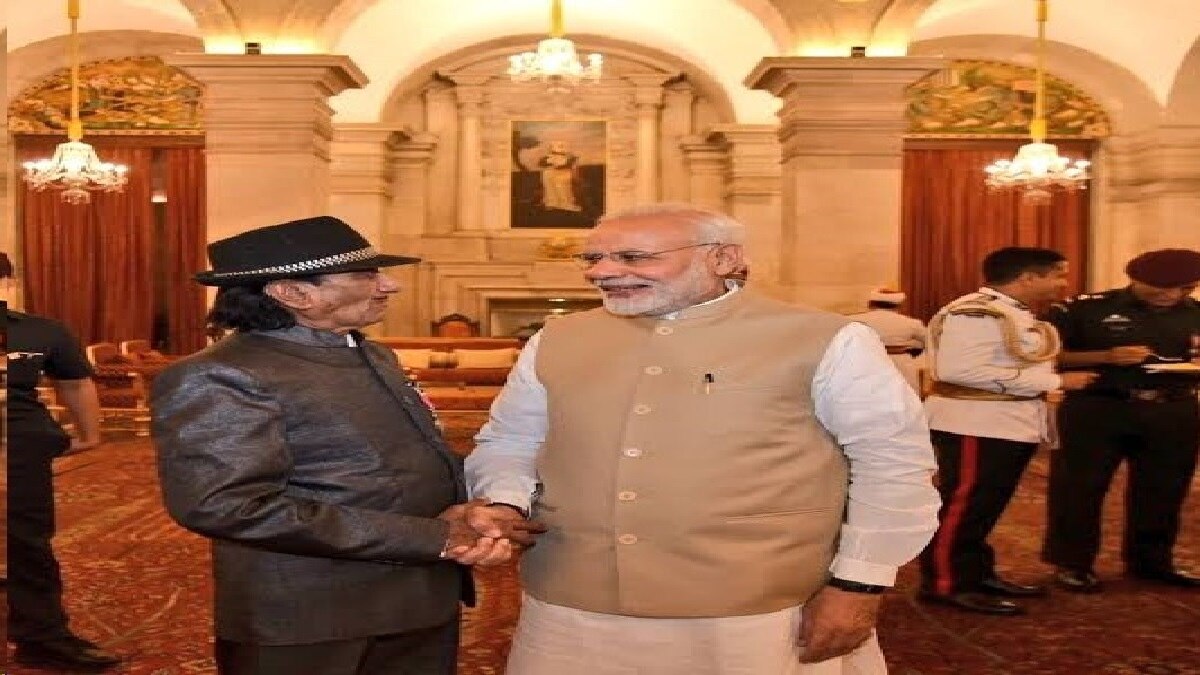 PM मोदी के साथ जवेरीलाल महेता