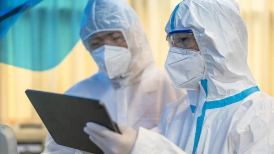 चीन में फैल रही रहस्यमयी बीमारी क्या भारत के लिए हो सकती है खतरनाक? जानें इससे जुड़ी सभी जरूरी बातें - mysterious pneumonia outbreak in China know symptoms causes and impact on