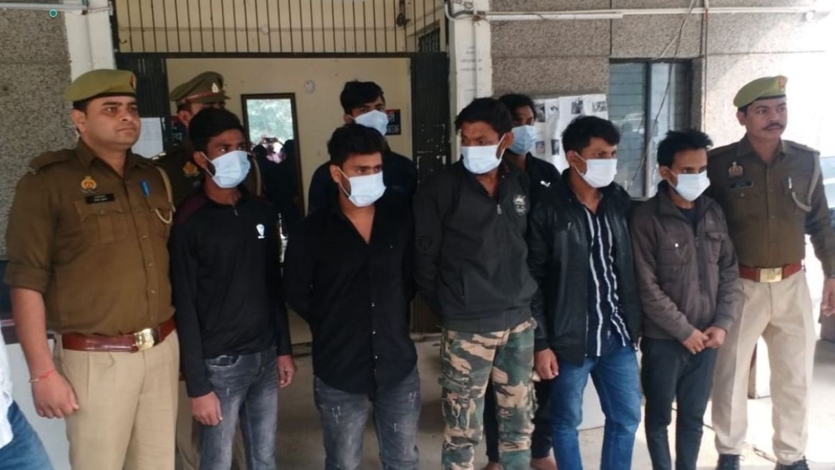 नोएडा पुलिस ने चोरों के एक गिरोह का भंडाफोड़ करते हुए 7 आरोपियों को गिरफ्तार किया है. (फोटो: नोएडा पुलिस)