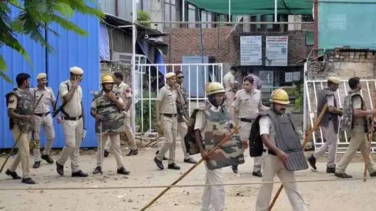 हरियाणा के नूंह में फिर बवाल, कुआं पूजन के लिए जा रहीं महिलाओं पर फेंके गए पत्थर, भारी पुलिस फोर्स तैनात