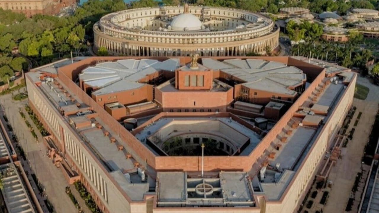 4 दिसंबर से शुरू होगा संसद का शीतकालीन सत्र, 5 राज्यों के चुनावी नतीजों से एक दिन पहले केंद्र ने बुलाई सर्वदलीय बैठक - The winter session of Parliament 2023 will commence from December 4 ntc - AajTak