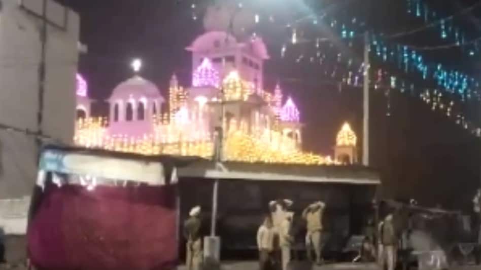 पंजाब के कपूरथला में निहंग सिखों ने पुलिस पर फायरिंग की, एक युवा की मौत और तीन घायल पंजाब के कपूरथला में निहंग सिखों ने पुलिस पर फायरिंग की, एक युवा की मौत और तीन घायल