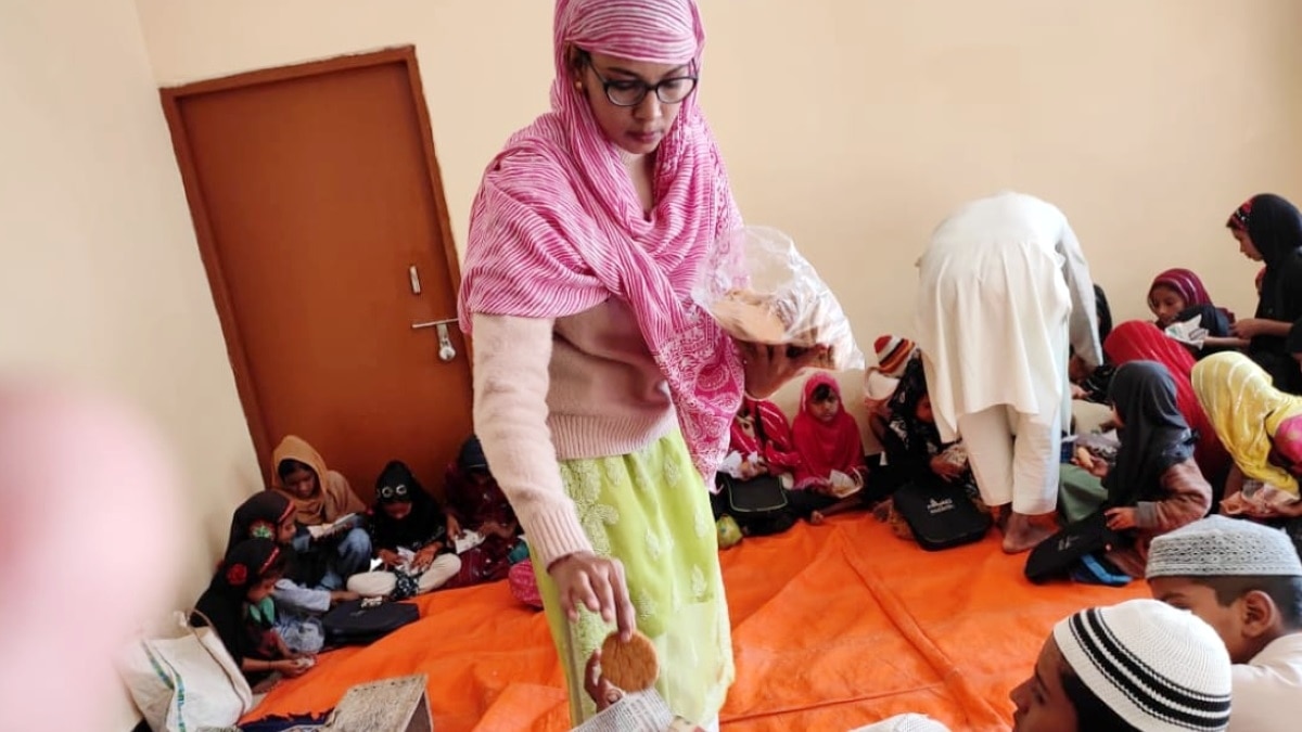 गांव के बच्चों को पढ़ाई जा रही थी कुरान ख्वानी. 