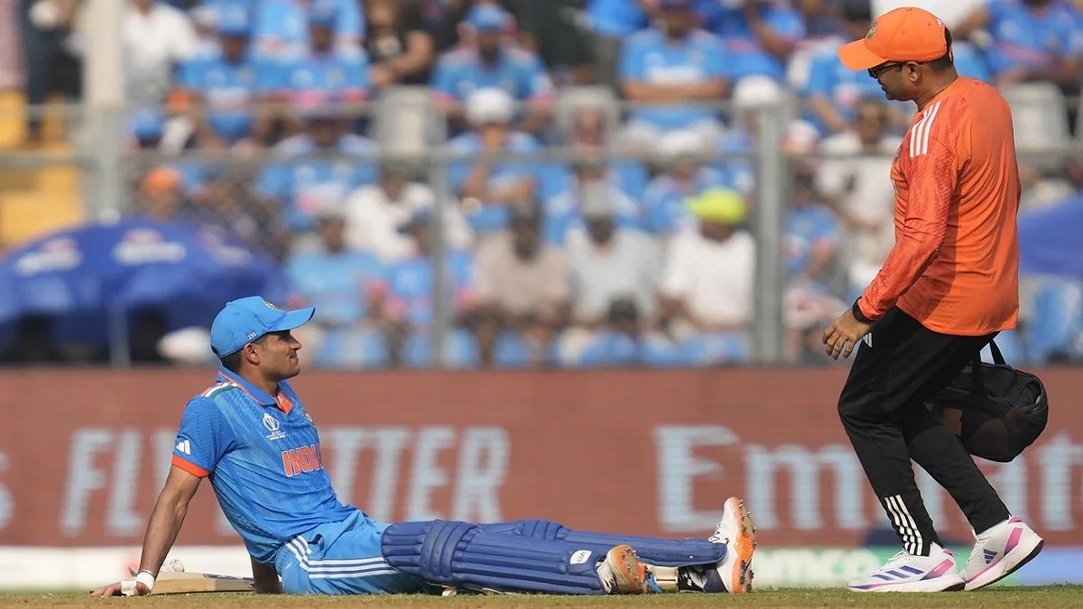 चोट के बाद रिटायर्ड हर्ट हुए शुभमन गिल. (Getty)