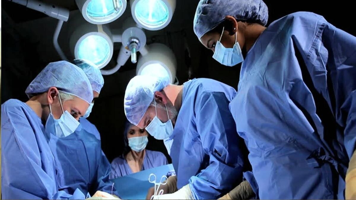 कैंसर परखने के लिए पेट में डाला कैमरा फिर अंदर जो दिखा, डॉक्टरों को चक्कर आ गया Photo