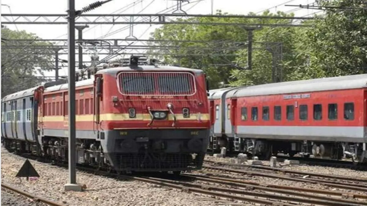 बिहार में भागलपुर-जयनगर इंटरसिटी में गन पाउडर में लगी आग, महिला समेत तीन यात्री घायल