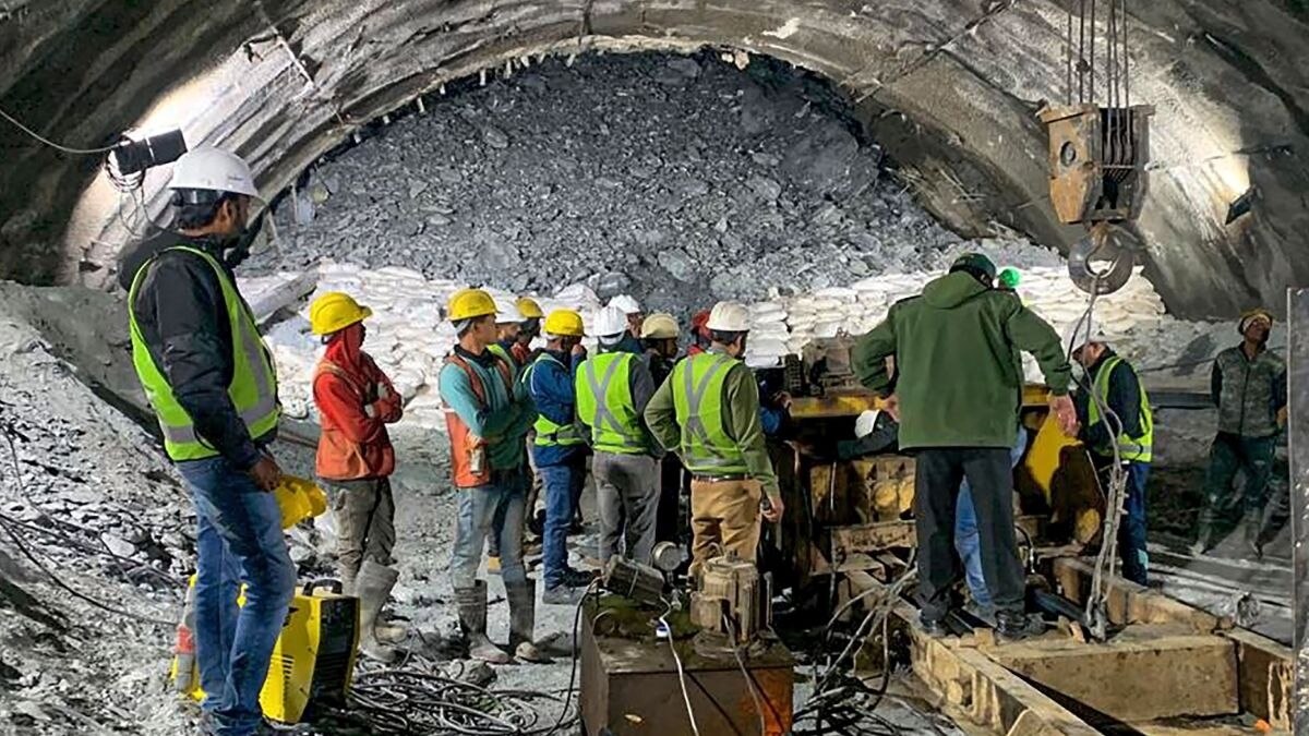 उत्तरकाशी में टनल में फंसे 40 मजदूरों को निकालने के लिए रेस्क्यू जारी