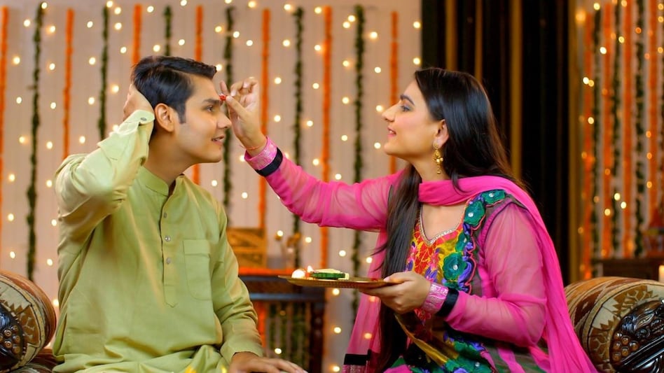 Bhai Dooj 2023 Shubh Muhurat: भाई दूज आज, जानें शुभ मुहूर्त, पूजन विधि और टीका करने की टाइमिंग - bhai dooj 2023 november 15 know shubh muhurat of tilak or tika timing