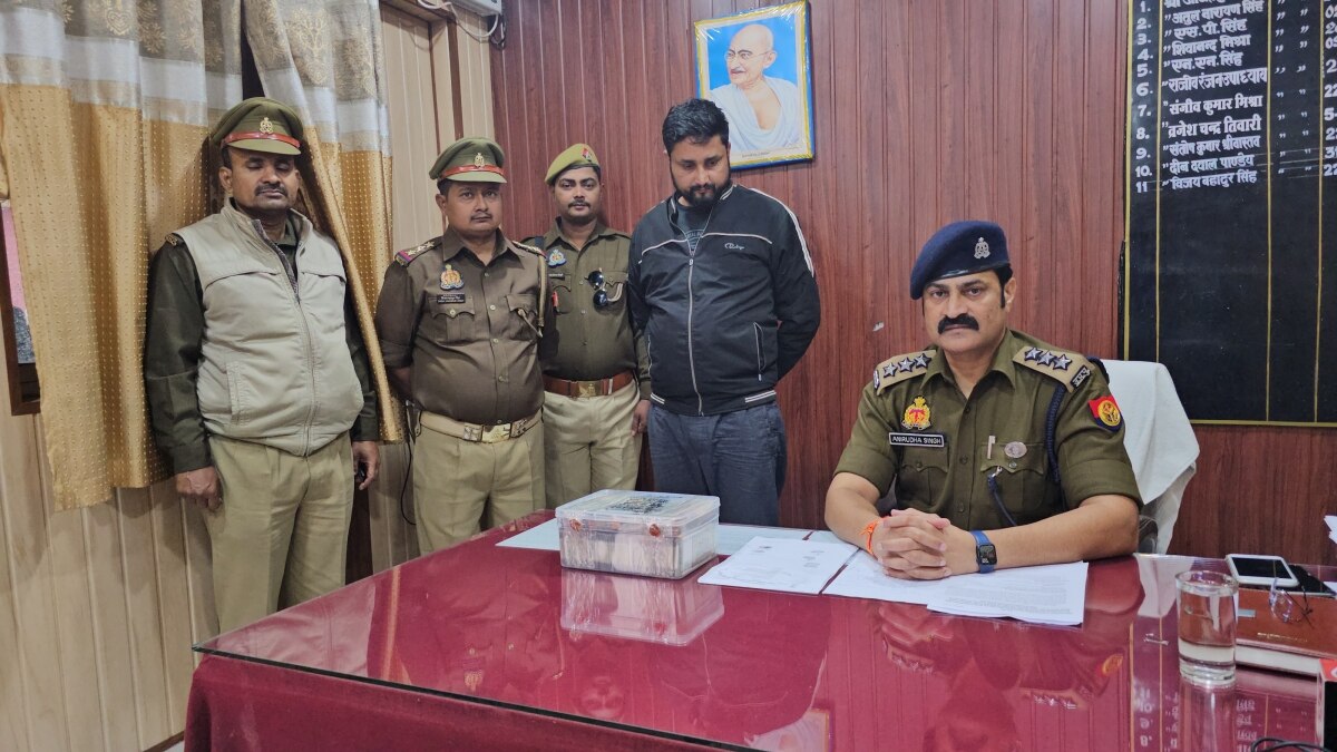 करोड़ों की हेरा फेरी करने वाला क्लर्क पकड़ा गया 