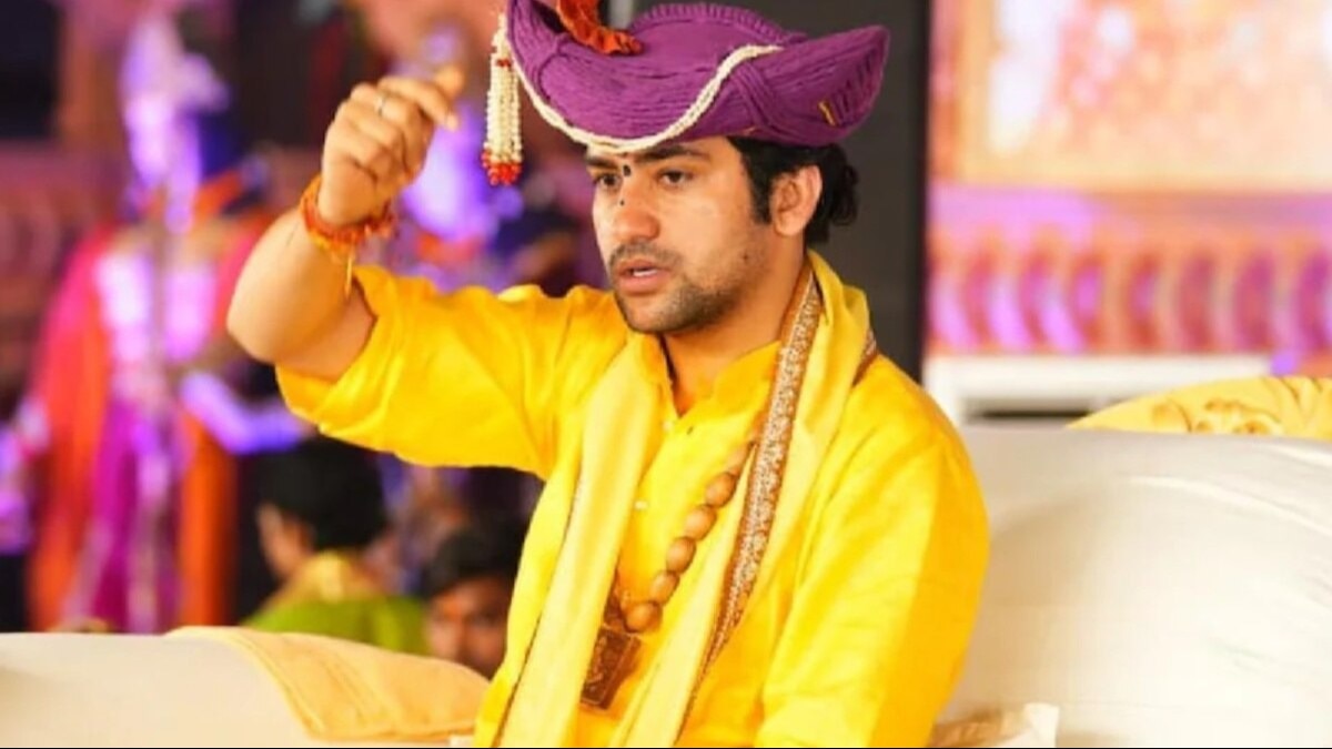 धीरेंद्र कृष्ण शास्त्री (फाइल फोटो)