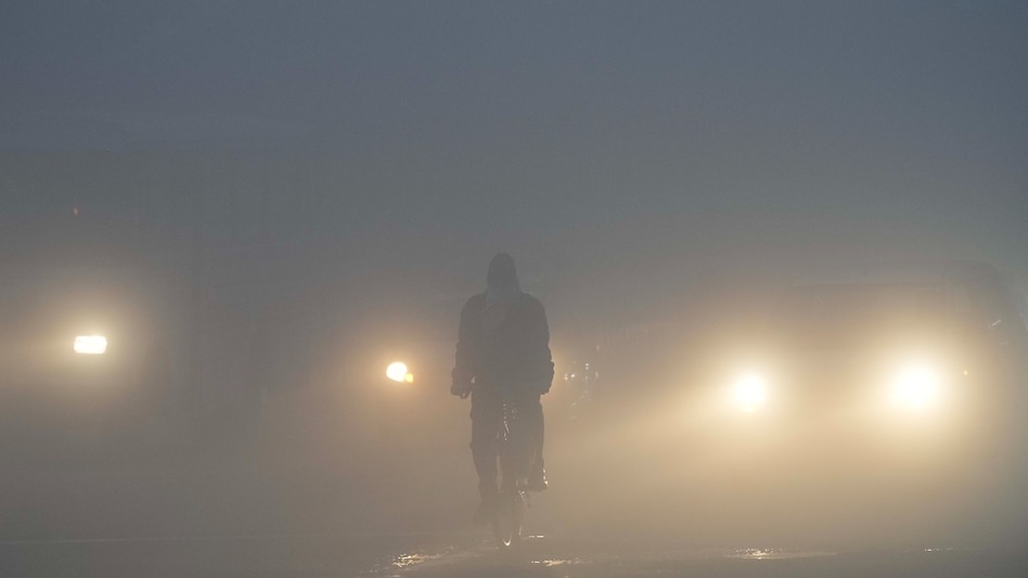 Fog Alert: घने कोहरे की चपेट में उत्तर भारत, दिल्ली से पंजाब तक धुंध की  चादर, मैप में देखें ताजा हाल - Dense fog alert imd weather update27  december delhi uttar pradesh