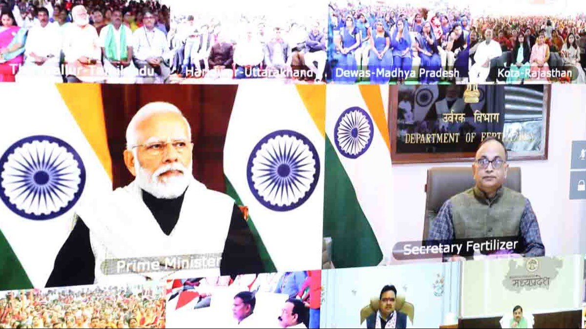 मोदी ने वीडियो कॉन्फ्रेंसिंग पर देवास जिले की रूबीना से बात की.