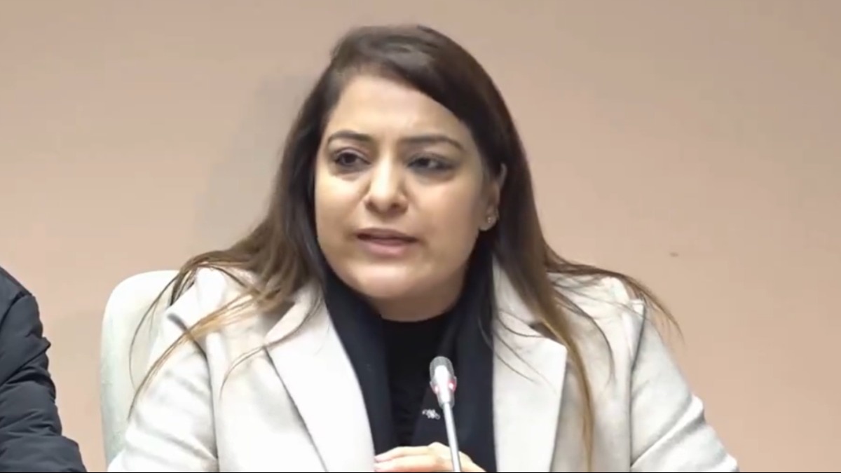 दिल्ली की मेयर शैली ओबेरॉय ने बीजेपी के 4 पार्षदों को 15 दिन के लिए सस्पेंड कर दिया है