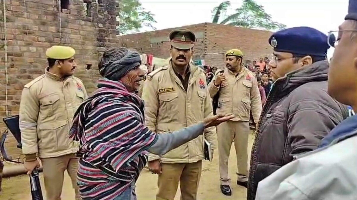 संभल: एक ही परिवार के तीन लोगों ने लगाई फांसी