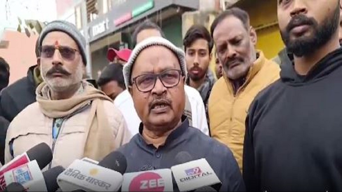 गोपाल मंडल ने युवक को जड़ा थप्पड़