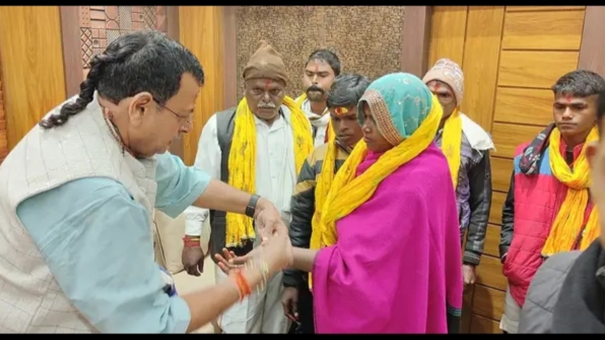  मुस्लिम परिवार ने अपनाया हिंदू धर्म.