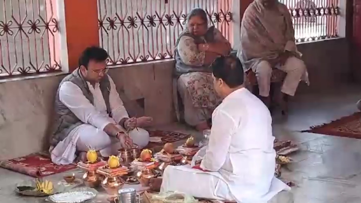 पूर्वजों के मोक्ष की प्राप्ति के लिए पिंडदान.