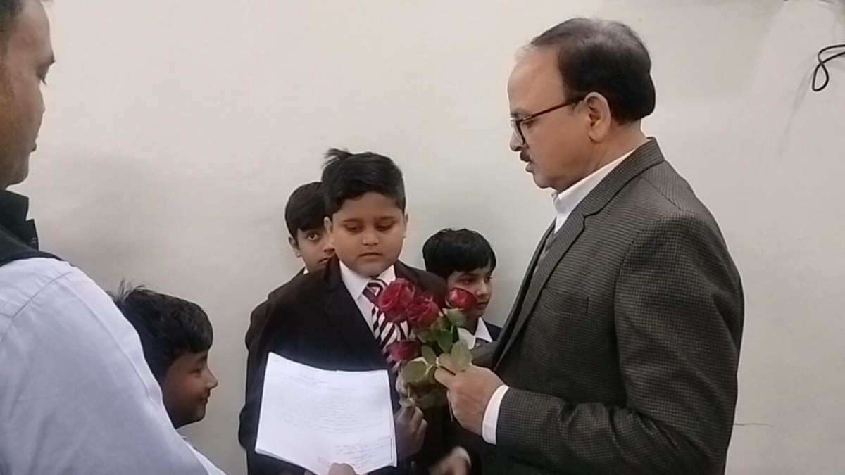 फरियाद लेकर पहुंचे थे छात्र.