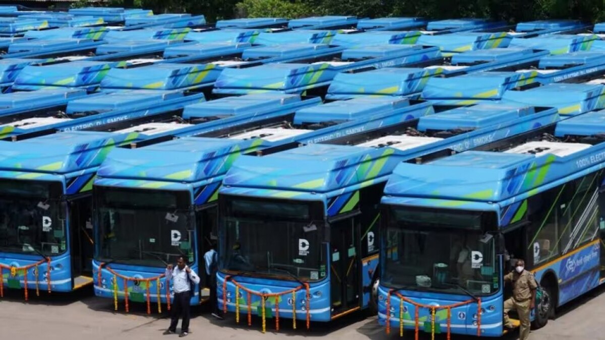 दिल्ली में तेजी से इलेक्ट्रिक बसों की संख्या बढ़ रही है (फाइल फोटो)
