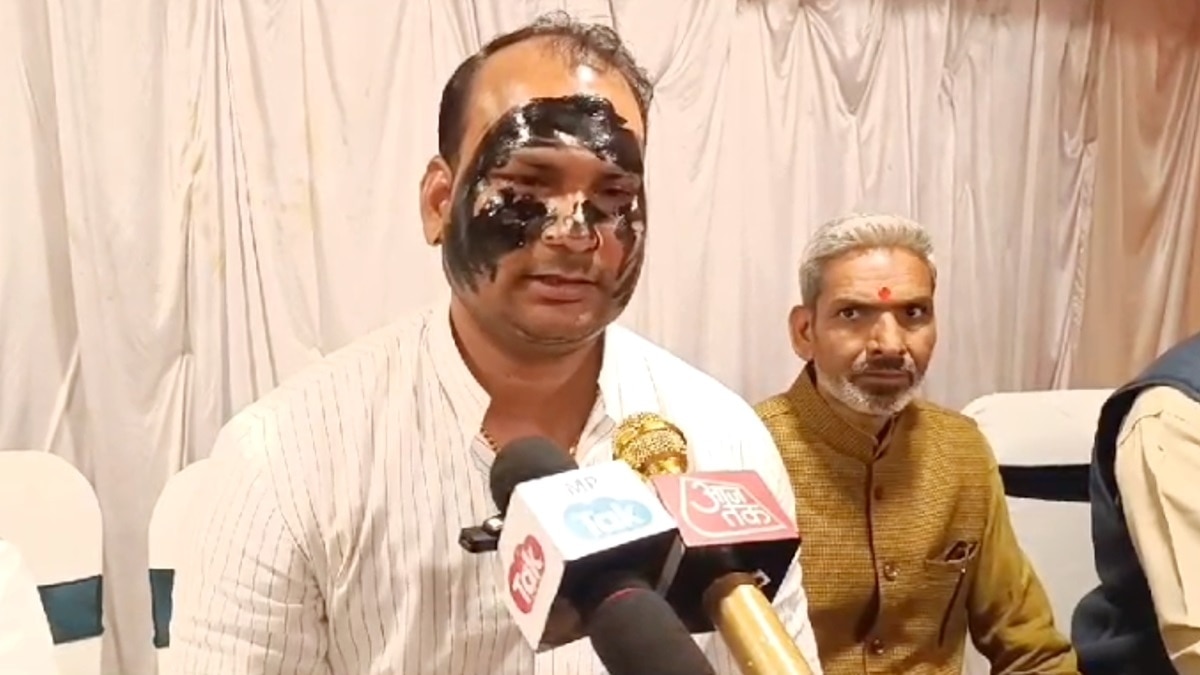 किसान कांग्रेस के प्रदेश महामंत्री योगेश दंडोतिया ने किया मुंह काला.