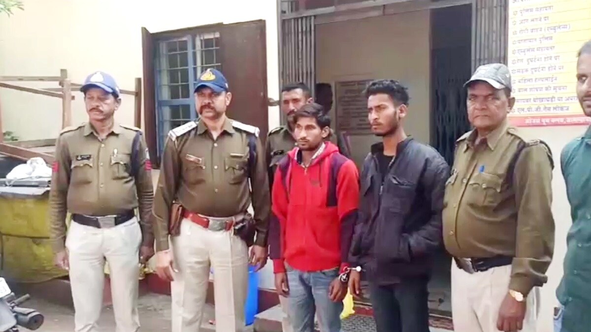 पुलिस गिरफ्त में आरोपी. 